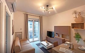 The Lake-Side Corner Apartment